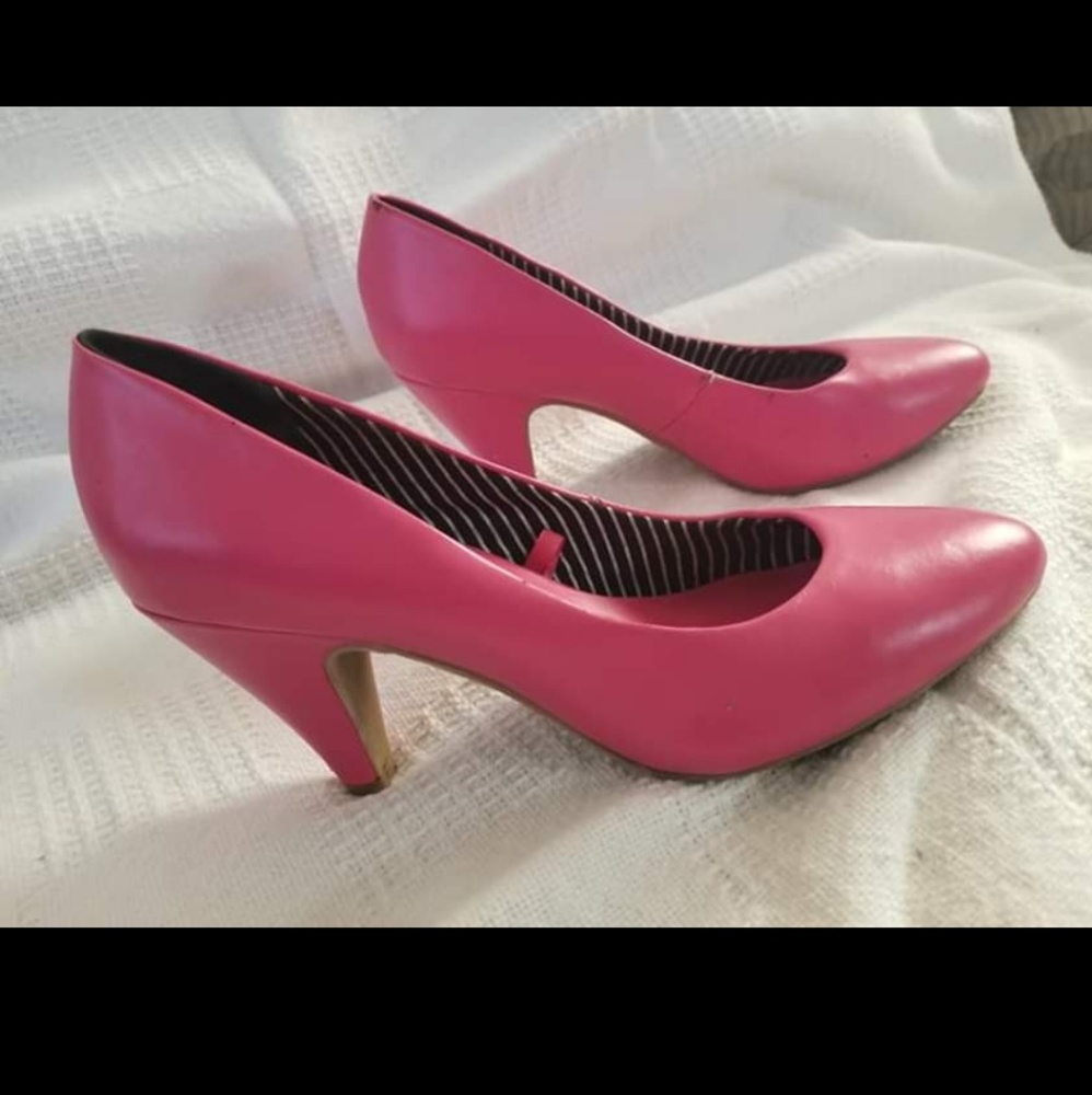 Pink pumps